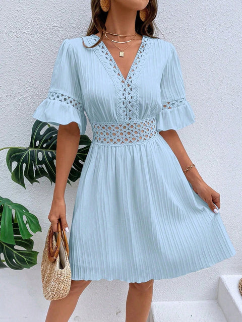 Splicing lace fashion V-neck waist solid color dress m300990