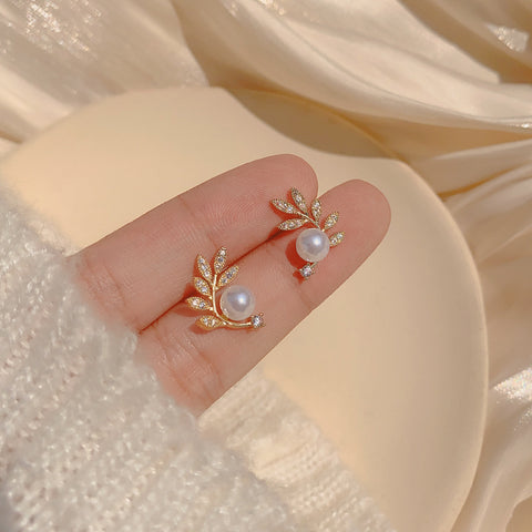 Leaves slightly inlaid with pearl earrings m3331100
